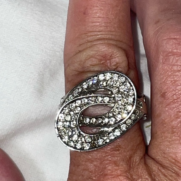 Vintage silver-tone double swirl white round rhinestone stretch ring - Picture 1 of 3